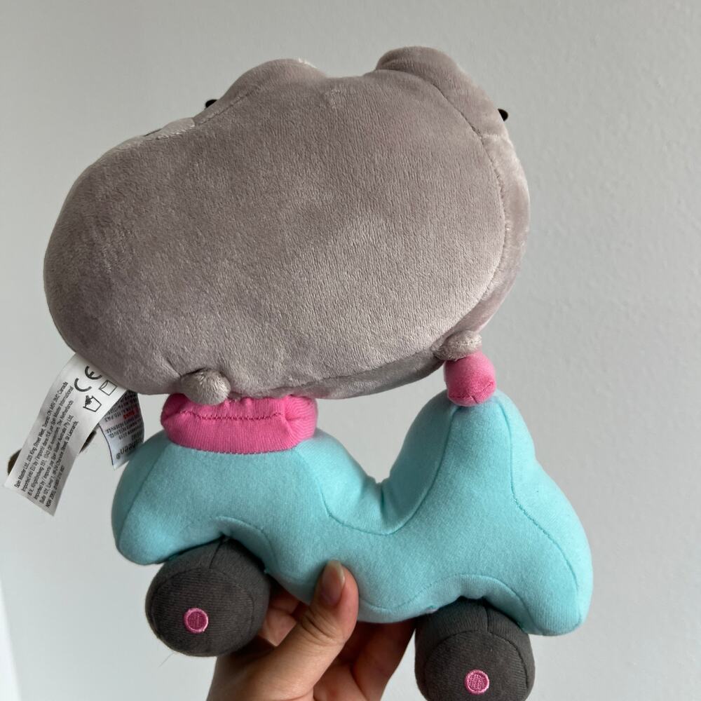 Gund PUSHEEN ON SCOOTER 10” Plush Gray Kitty Cat On Motor Bike - Picture 6 of 9